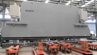 Гидравлический листогибочный пресс с чпу тяжелой серии MetalTec HBC 500/6000 DTS 4 axis