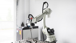 Роботизированный комплекс лазерной сварки металла ROBOT XTW-1500/Raycus